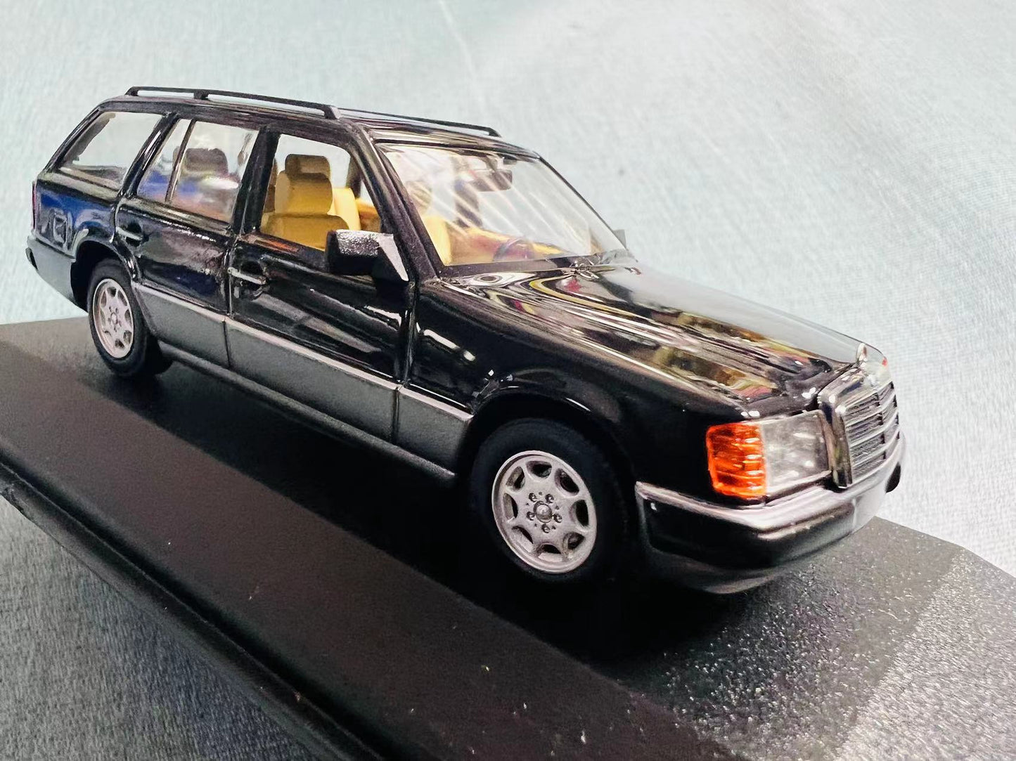 Discontinued Mega rare Vintage PMA Minichamps 1/43 scale diecast model Mercedes-Benz E class wagon W124 S124 320TE