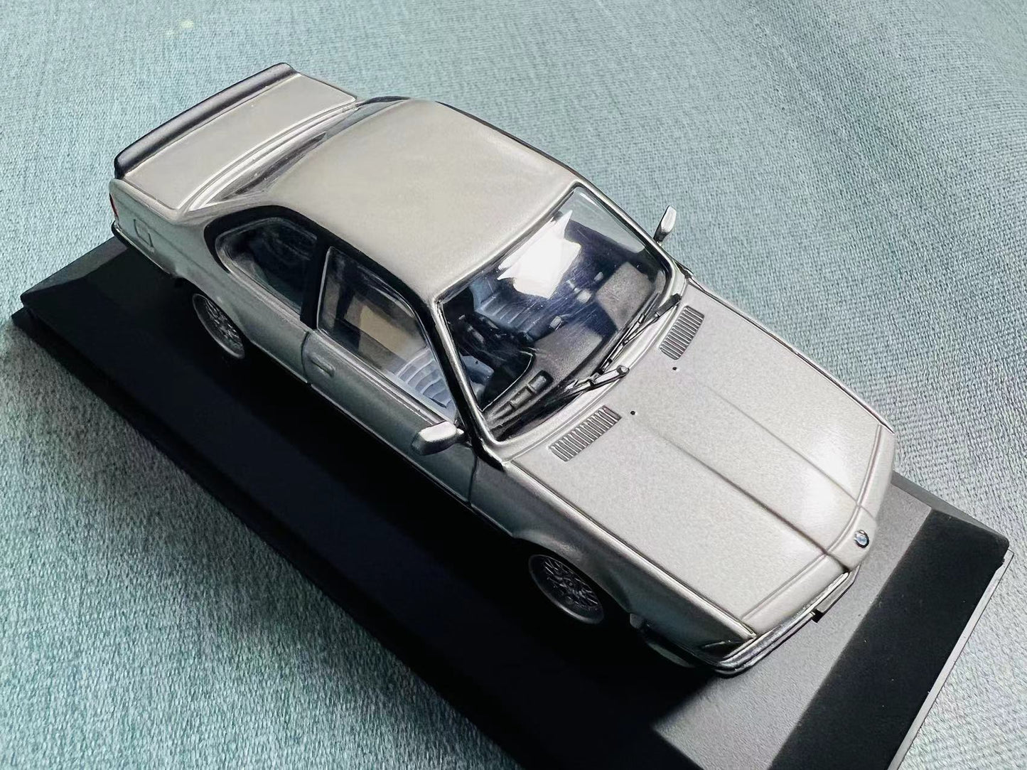 Super Rare Original Minichamps 1/43 diecast model BMW 6 Serious 635 CSi 1982 Silver out of print